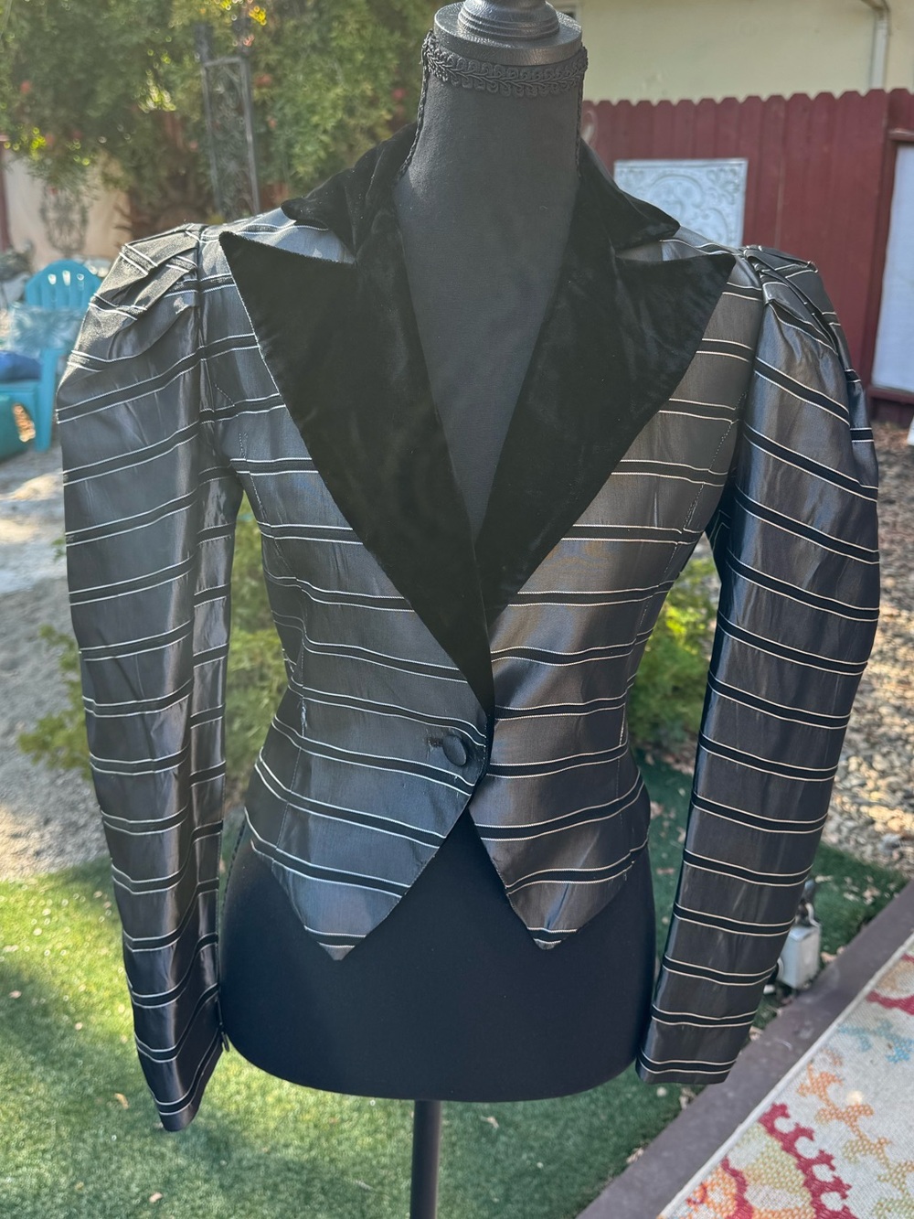 Vintage Neiman Marcus 1980s silhouette, taffeta-like sheen cropped blazer.